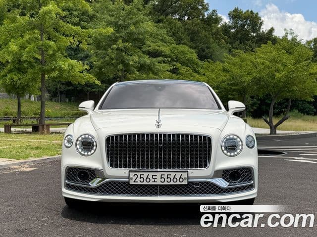Bentley Flying Spur 2022 — ფოტო 20/20
