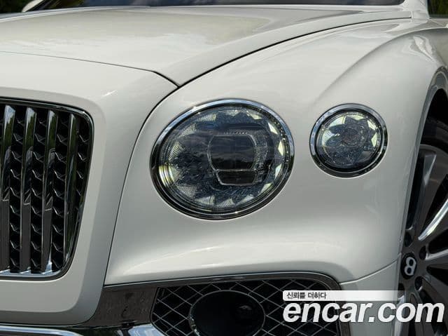 Bentley Flying Spur 2022 — ფოტო 19/20