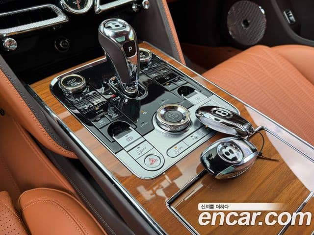 Bentley Flying Spur 2022 — ფოტო 14/20