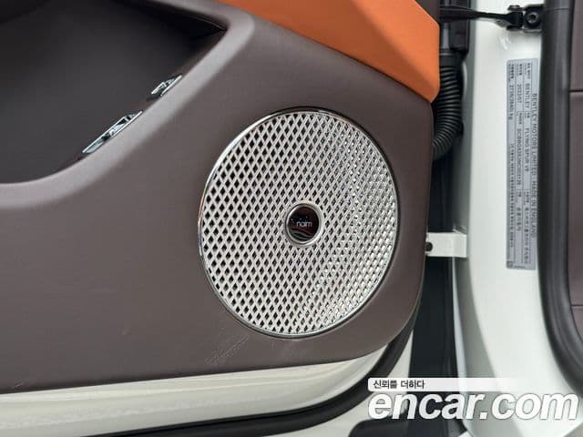 Bentley Flying Spur 2022 — ფოტო 7/20