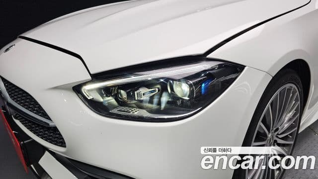 Mercedes-Benz C-Class 2023 — Photo 17/32