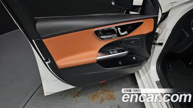 Mercedes-Benz C-Class 2023 — Photo 9/32