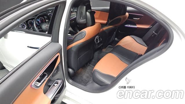 Mercedes-Benz C-Class 2023 — Photo 4/32