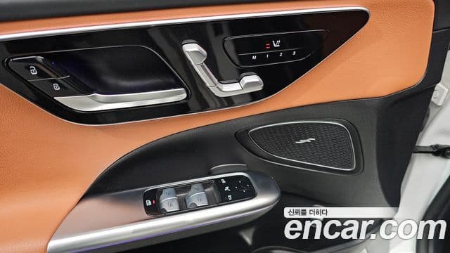 Mercedes-Benz C-Class 2023 — Photo 22/32