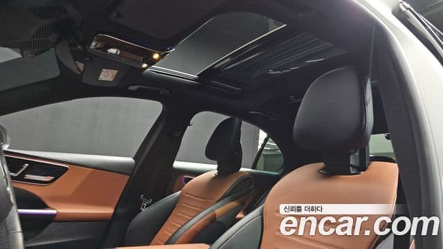 Mercedes-Benz C-Class 2023 — Photo 7/32
