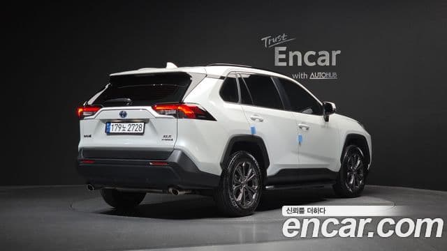 Toyota RAV4 2023 — Photo 5/20