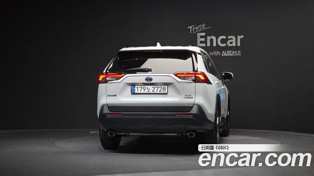 Toyota RAV4 2023 — Photo 10/20