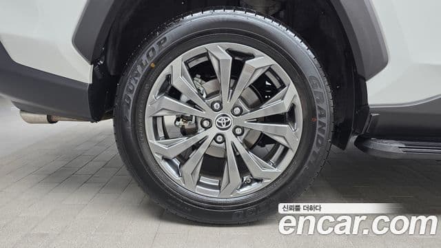 Toyota RAV4 2023 — Photo 3/20