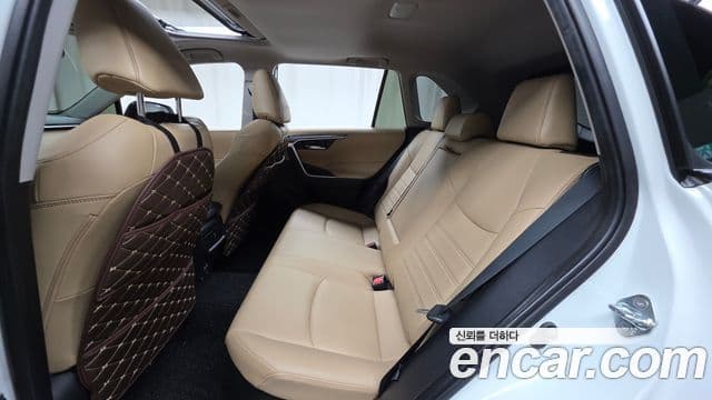 Toyota RAV4 2023 — Photo 17/20