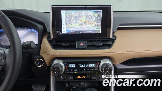 Toyota RAV4 2023 — Photo 7/20