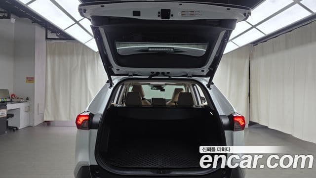 Toyota RAV4 2023 — Photo 14/20