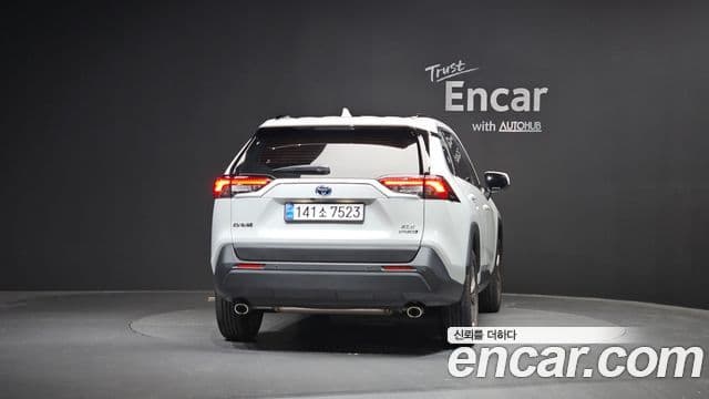 Toyota RAV4 2024 — Şəkil 3/20