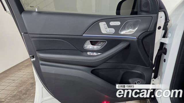 Mercedes-Benz GLE-Class 2023 — ფოტო 15/20