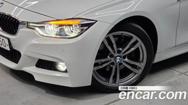 BMW 3 Series 2018 — Photo 11/20