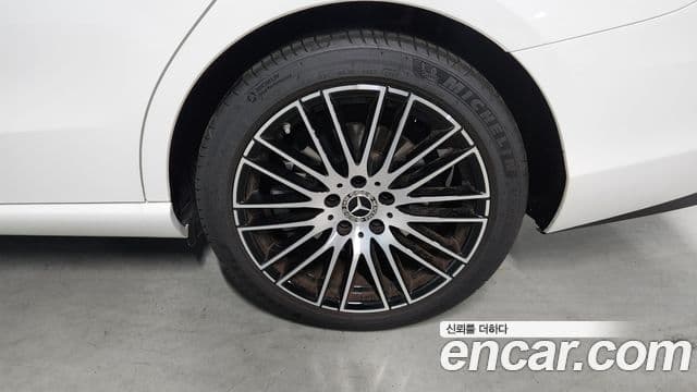 Mercedes-Benz C-Class 2025 — ფოტო 4/20