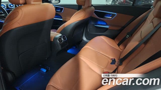 Mercedes-Benz C-Class 2025 — ფოტო 8/20