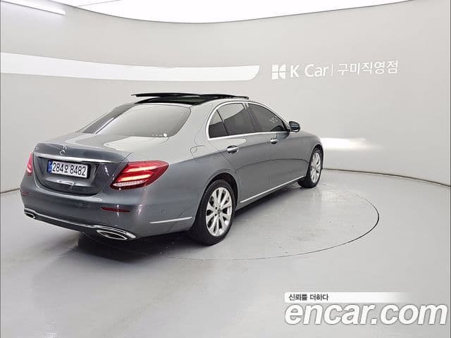 Mercedes-Benz E-Class 2019 — ფოტო 12/20