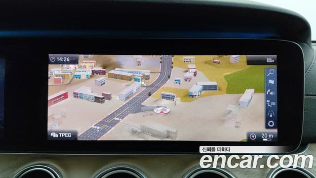 Mercedes-Benz E-Class 2019 — ფოტო 14/20
