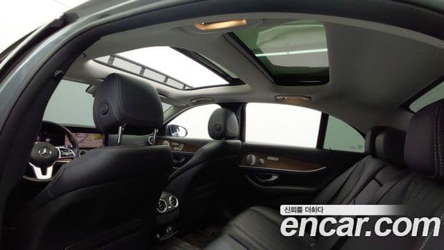 Mercedes-Benz E-Class 2019 — ფოტო 15/20