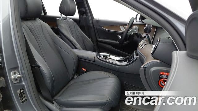 Mercedes-Benz E-Class 2019 — ფოტო 11/20