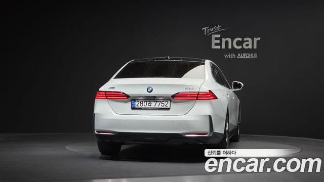 BMW 5 Series 2023 — Şəkil 4/20