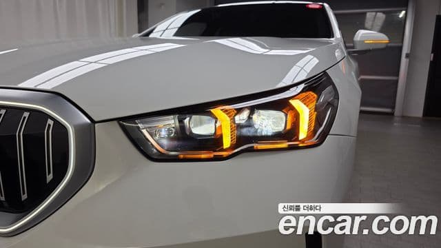 BMW 5 Series 2023 — Photo 11/32