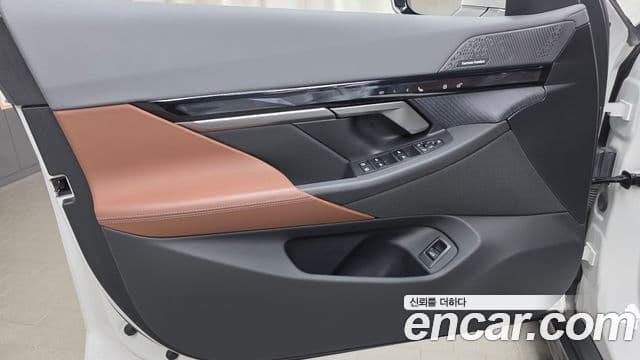 BMW 5 Series 2023 — Photo 28/32