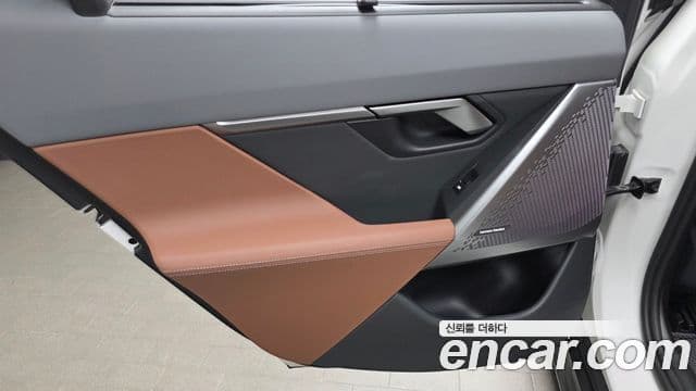 BMW 5 Series 2023 — Photo 8/32