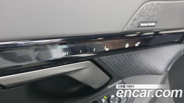 BMW 5 Series 2023 — Photo 19/32