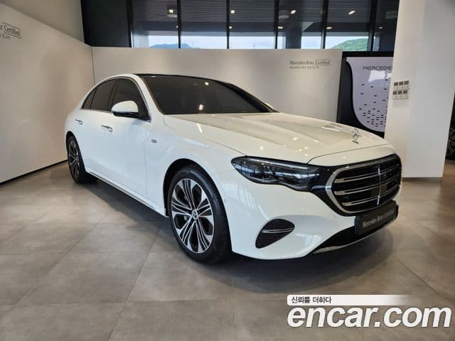 Mercedes-Benz E-Class 2025 — Фото 1/20