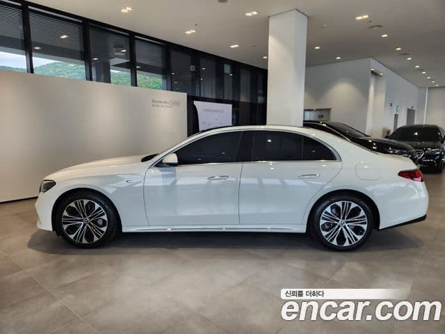 Mercedes-Benz E-Class 2025 — Фото 6/20