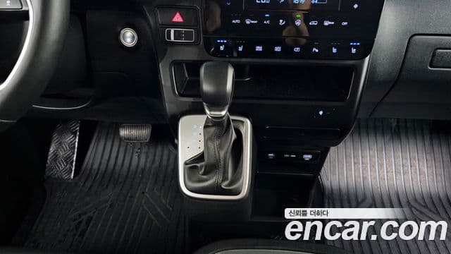 Hyundai Staria 2025 — Şəkil 8/20