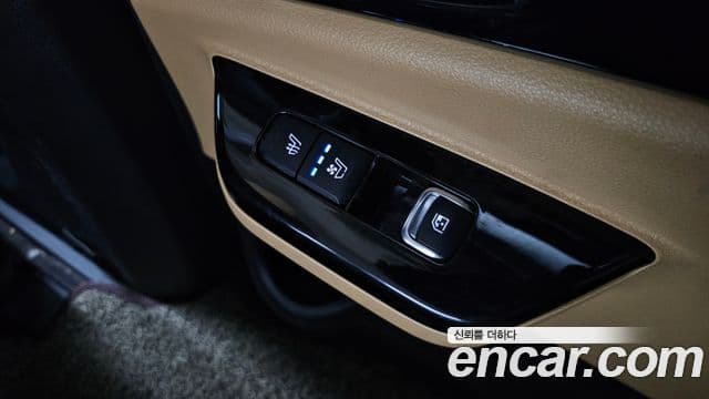 Kia Carnival 2021 — ფოტო 17/20