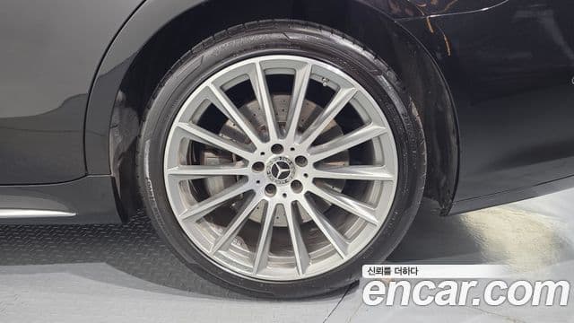 Mercedes-Benz S-Class 2021 — Photo 33/35