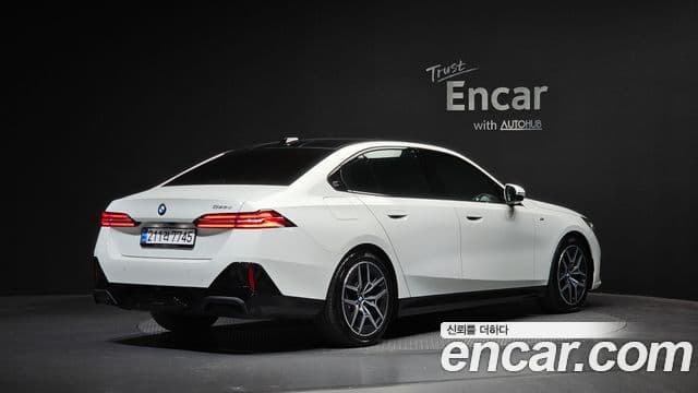 BMW 5 Series 2025 — Şəkil 2/20