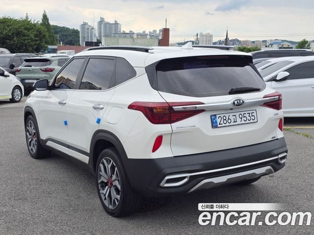 Kia Seltos 2020 — Фото 10/20