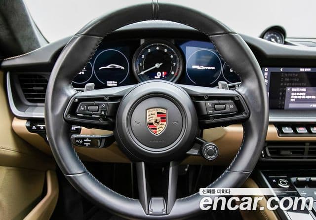 Porsche 911 2020 — Photo 2/20