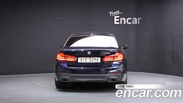 BMW 5 Series 2019 — ფოტო 4/20
