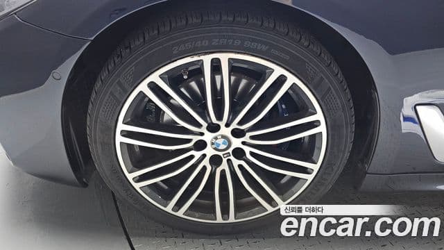 BMW 5 Series 2019 — ფოტო 5/20