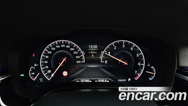 BMW 5 Series 2019 — ფოტო 8/20