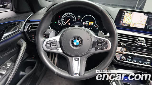 BMW 5 Series 2019 — ფოტო 12/20