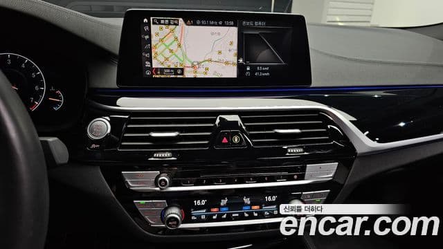 BMW 5 Series 2019 — ფოტო 13/20