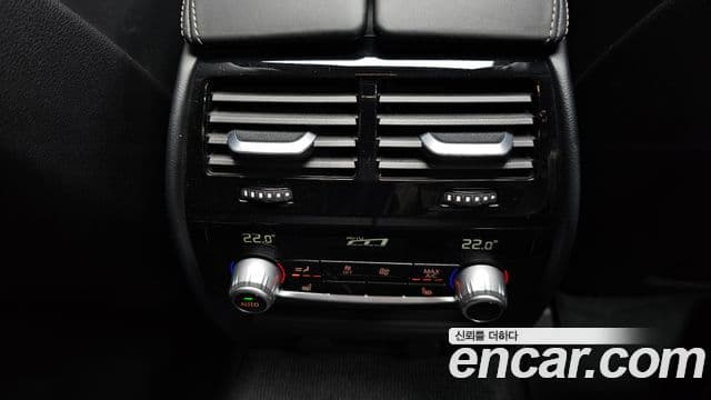 BMW 5 Series 2019 — ფოტო 18/20