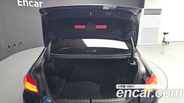 BMW 5 Series 2019 — ფოტო 20/20