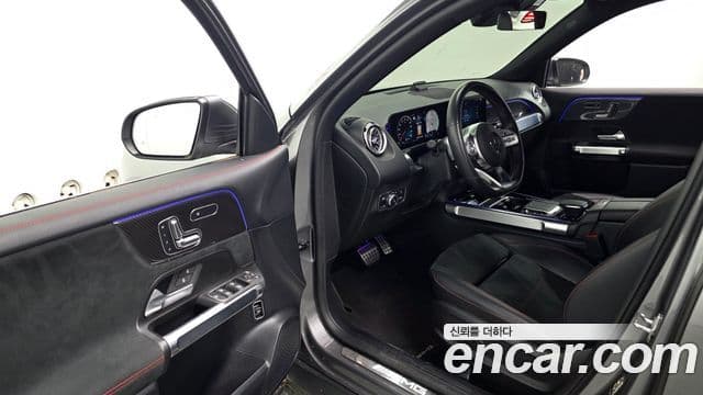 Mercedes-Benz GLB-Class 2021 — ფოტო 8/20