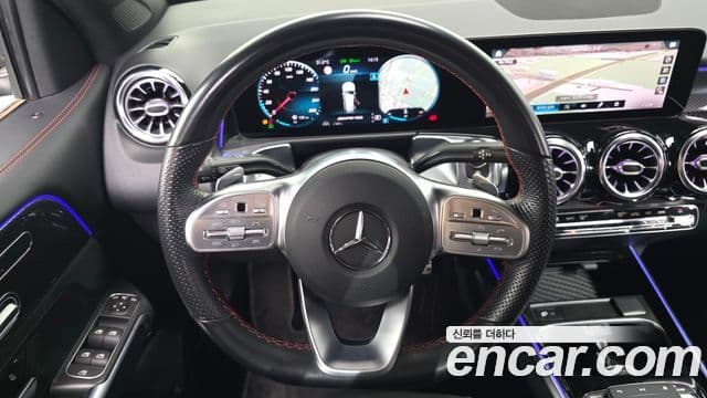 Mercedes-Benz GLB-Class 2021 — ფოტო 13/20
