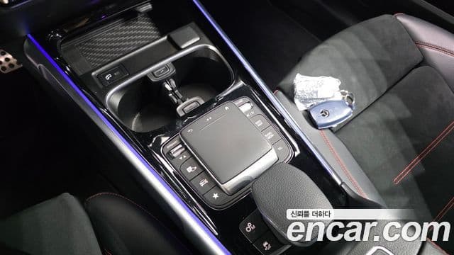 Mercedes-Benz GLB-Class 2021 — ფოტო 2/20