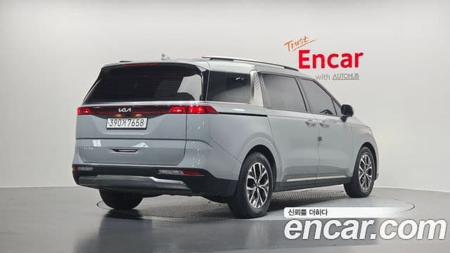 Kia Carnival 2023 — ფოტო 2/20