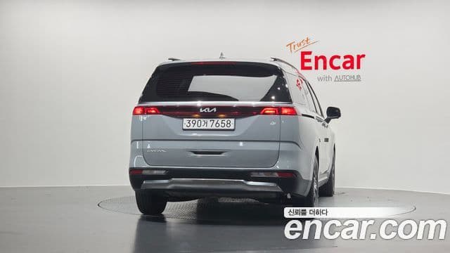 Kia Carnival 2023 — ფოტო 4/20