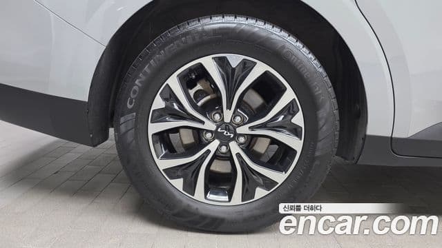 Kia Carnival 2023 — ფოტო 5/20